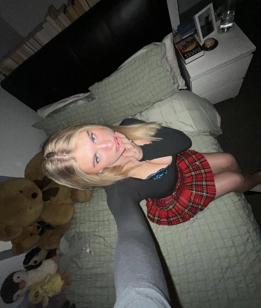 ashbashunhinged's tweet image. Bad school girl