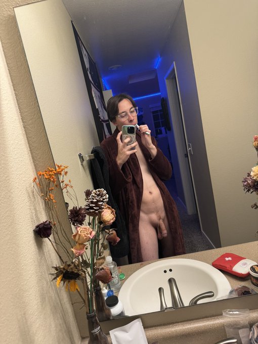 Good pups brush their teeth 🐕🪥🦷 #nsfwtw https://t.co/QzpiQcaRie<a href="/tag/nsfwtw"class="tags">#nsfwtw</a>