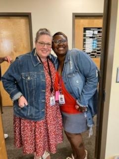 Day 2 - Homecoming activities with "Twin Day" @ Herschel Jones Middle School. I love the energy of the Adminstrators and Educators.
#TigerPRIDE😸🖤💛