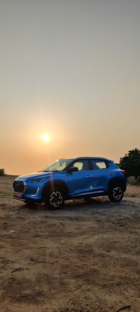 carandbike's tweet photo. Have to say the rising sun certainly adds a charm to this Magnite EZ-Shift, which now gets a new Blue/Black dual-tone colour option as well.

#NissanMagnite #MagniteEZShift https://t.co/fSPtNXHNbN