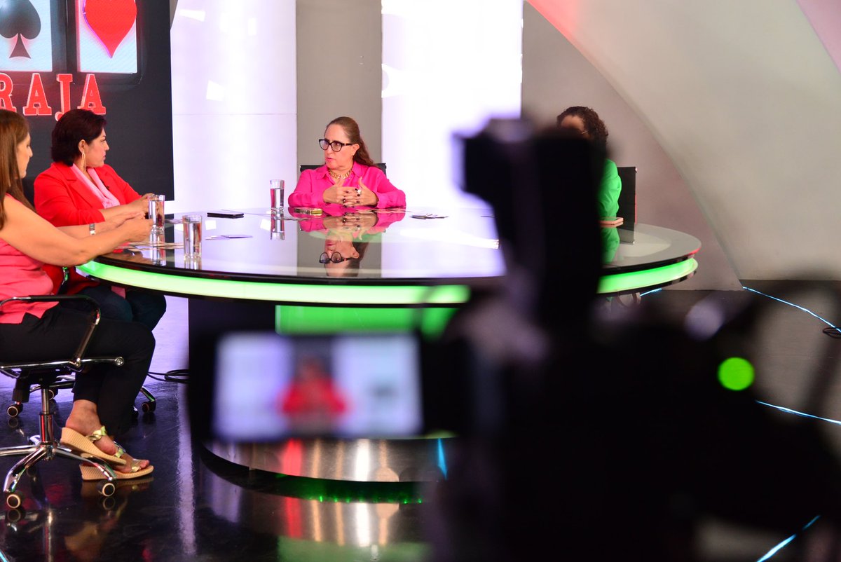 En el programa #LaBaraja con <a href="/maurer08/">Brenda Maurer</a>, charlamos sobre el balance de acciones para aprobar la iniciativa que despenaliza el aborto en #Durango. 

Si te perdiste la transmisión a través de <a href="/OraleQChiquito/">Órale! qué Chiquito</a>, aquí te comparto el enlace: fb.watch/nsCGuLsjxn/?mi… 👈🏼👈🏼