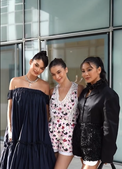ABSCBNNews's tweet photo. The queen, the dyosa, and the president ✨

Miss Universe 2015 Pia Wurtzbach, Anne Curtis, and Nadine Lustre pose for photos in Paris, France. 

The three are currently in France to attend various events during Paris Fashion Week.

READ: https://t.co/wuYWa9EC9e https://t.co/NkeK5IVs4F