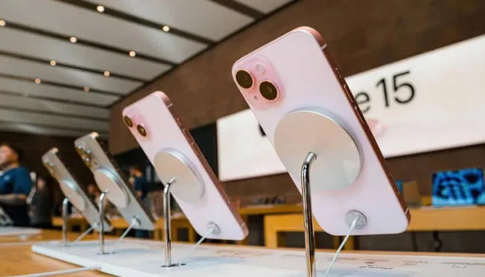 khathijashaik21's tweet photo. Apple Acknowledges That A Problem And A Few Apps Are To Blame For The Overheating Of Iphone 15 Models
#AppleEvent2023 #AppleEvent #AppleStore #Apple #applenews #iPhone15 #iPhone15Pro #iPhone15Plus #iPhone15Launch
For more check the link below
https://t.co/3RHXaiy9g2 https://t.co/G5I6GDcMMV