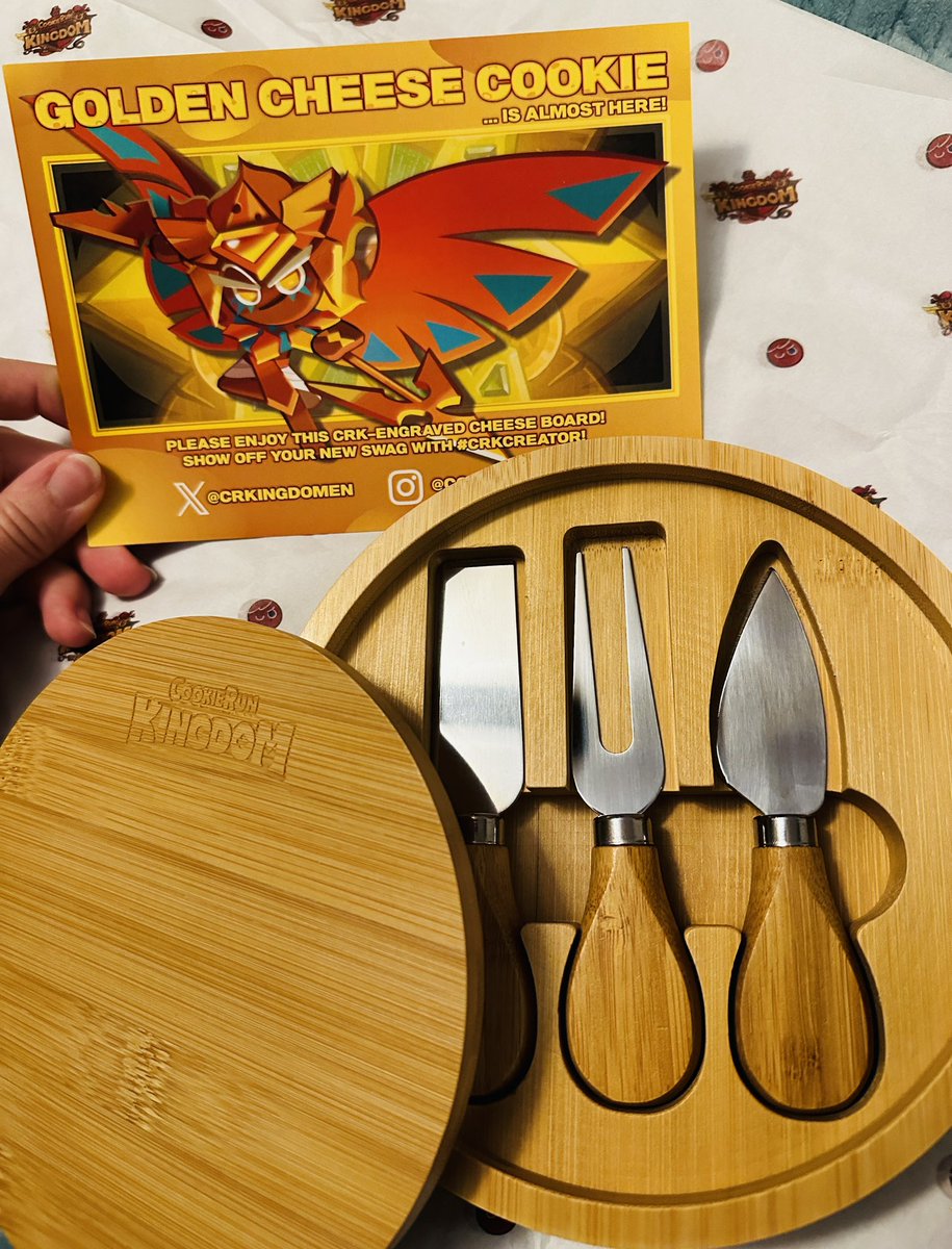 BoobsMcbalrog's tweet photo. I get home, and what do I see?
A @CRKingdomEN cheese board, just for me.
I’ll use it with olives, Gouda, and Brie..
But will add chili peppers, to make it SPICY 🌶️
#crkcreator #apoem #art https://t.co/B44aLB2NzN
