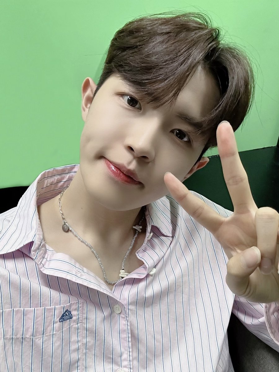 [#째니의발자국🐾] 2023.10.05 let me Know K-POP

의욕 활활🔥 오늘도 열정 한가득 불태운 MC 재환 어떠셨나요?!
다음 주에도 펼쳐질 MC 재환이의 활약 많이 기대해 주세요🤩💚 

#김재환 #KIMJAEHWAN