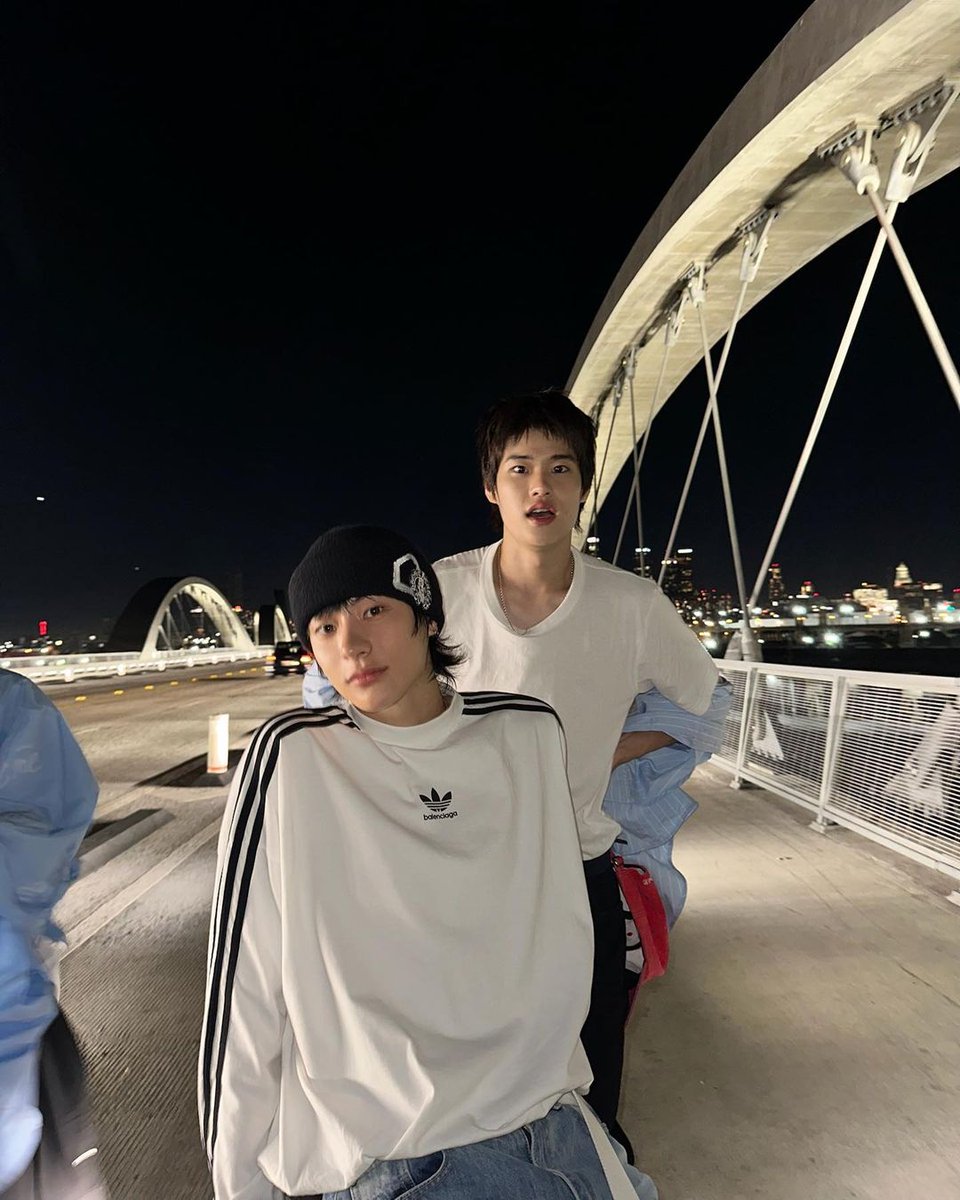 leeaanton's tweet photo. Stargazing ft. The Best Hyung in the whole world. https://t.co/GaRNThbbuB