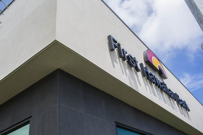 StonePly Cladding Compared to Traditional Stone Cladding #StonePly #StonePlyHoneycomb #RealStone #NaturalStone dlvr.it/SwygC1