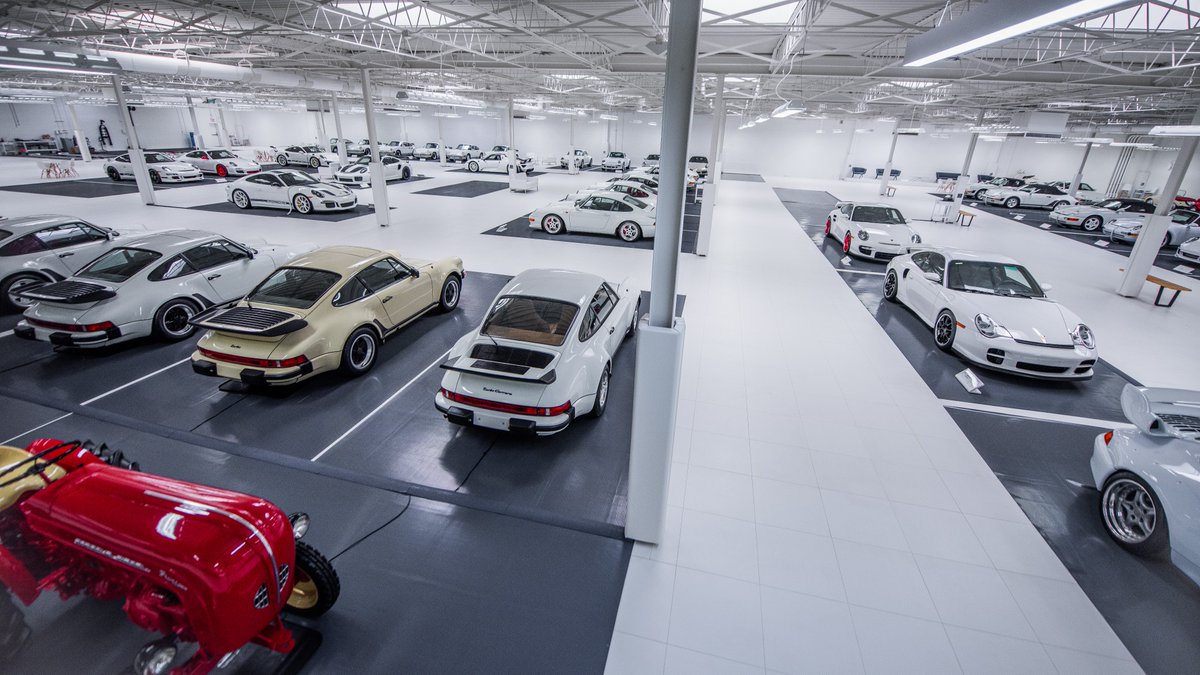 coolcars_kirei's tweet photo. 60台ものホワイトカラーの激レアポルシェを集めまくったコレクション。ついにオークションにて放出されるもよう🫢

https://t.co/3giKAoCBUc https://t.co/98889Mao8c