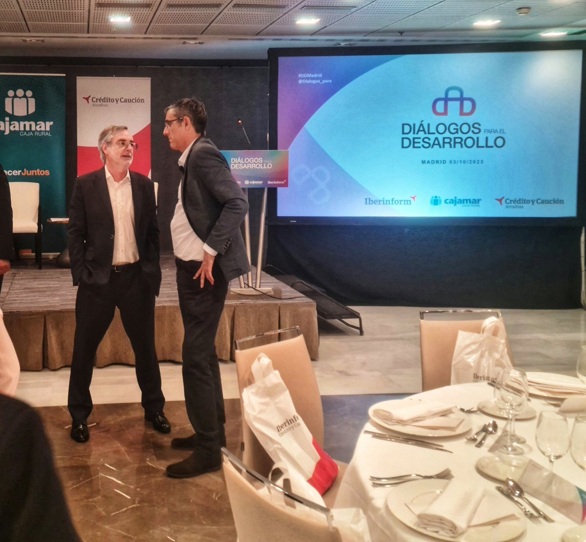 Acudimos al foro #DialogosparaelDesarrollo entre Eduardo Madina y <a href="/Albert_Rivera/">Albert Rivera</a> promovido por <a href="/creditoycaucion/">Crédito y Caución</a> para analizar la situación socioeconómica país actual y futura donde la visión política marcará la hoja de ruta #pensiones #natalidad #sostenibilidad <a href="/GrupoVeralia/">Grupo Veralia | Distribución mat. de construcción</a>