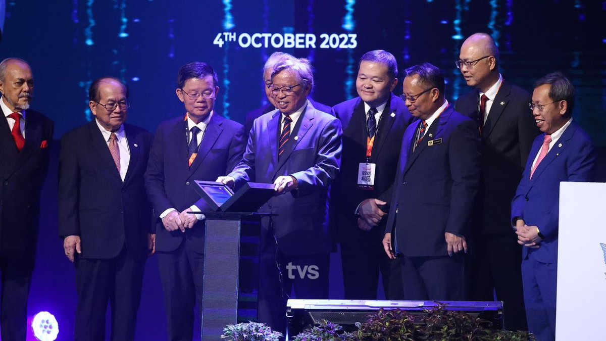 tvsarawak's tweet photo. Premier Sarawak Datuk Patinggi Tan Sri Abang Johari Tun Openg hari ini merasmikan Persidangan Ekonomi Digital Antarabangsa Sarawak (IDECS) dan Kongres Dunia Inovasi dan Teknologi (WCIT) di Pusat Konvensyen Borneo Kuching (BCCK).
📸 TVS
#TVS122 #TVSNews #IDECS #WCIT https://t.co/kARXRUliPc
