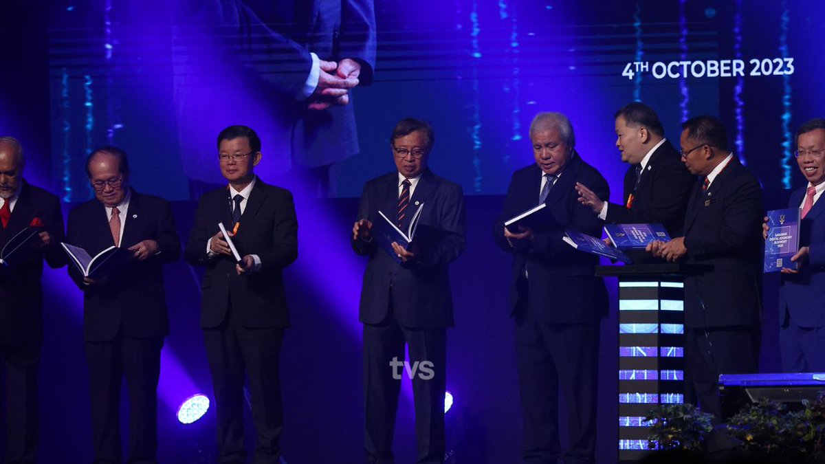 tvsarawak's tweet photo. Premier Sarawak Datuk Patinggi Tan Sri Abang Johari Tun Openg hari ini merasmikan Persidangan Ekonomi Digital Antarabangsa Sarawak (IDECS) dan Kongres Dunia Inovasi dan Teknologi (WCIT) di Pusat Konvensyen Borneo Kuching (BCCK).
📸 TVS
#TVS122 #TVSNews #IDECS #WCIT https://t.co/kARXRUliPc