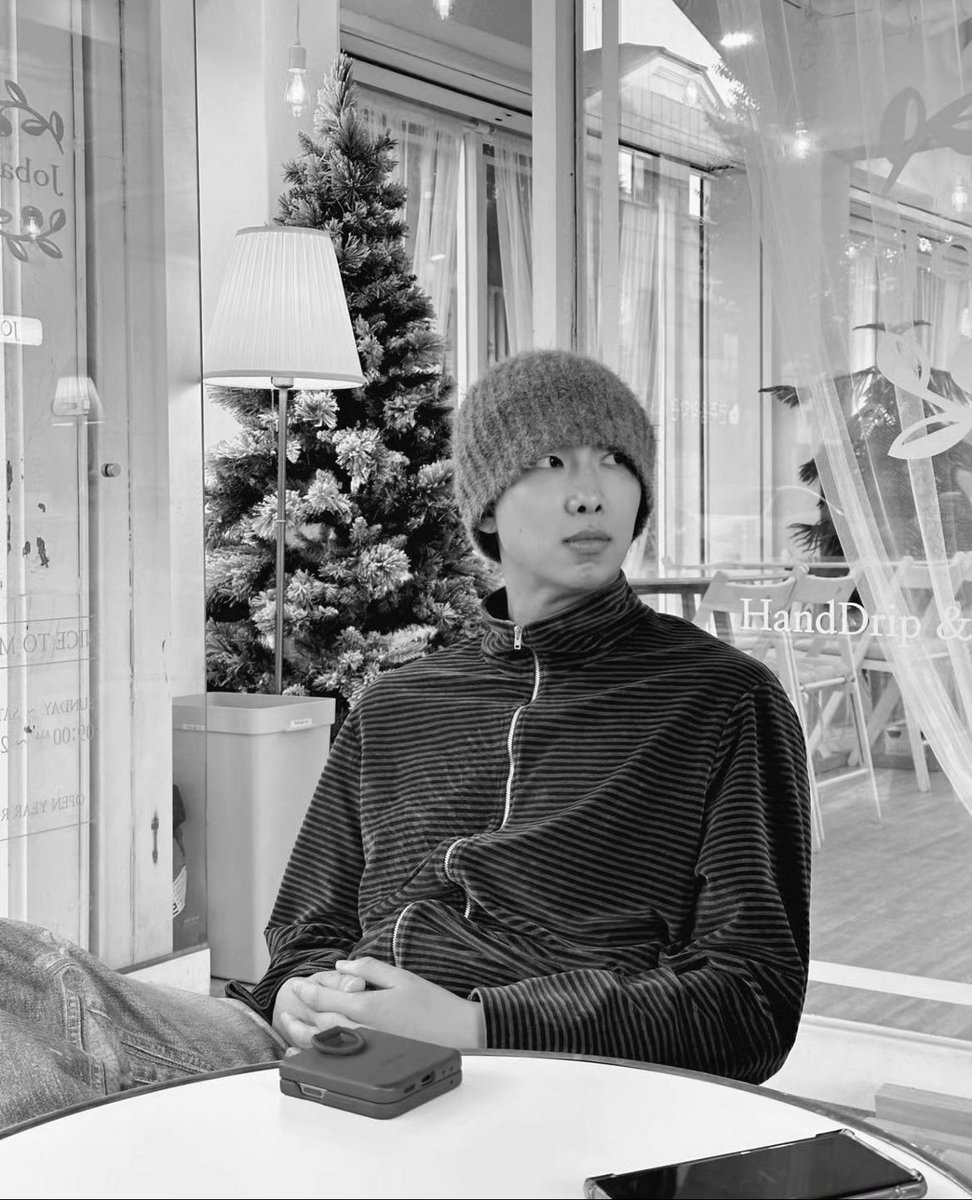 monipersona's tweet image. boyfriend pictures for boyfriend day 🥰