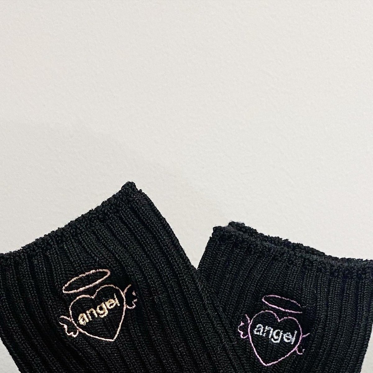 kutsushitaya_m's tweet photo. こんにちは🌼
新宿ミロード店のみっちゃんです🥽
みっちゃんオリジナル刺繍、実はこちらも販売しております☺️👼✨
よければ是非🥰🥰🥰
あいにくのお天気ですが、ご来店お待ちしております🙇‍♂️✨
#レトロ #平成 #平成レトロ #天使モチーフ https://t.co/t2aAWvyvi5