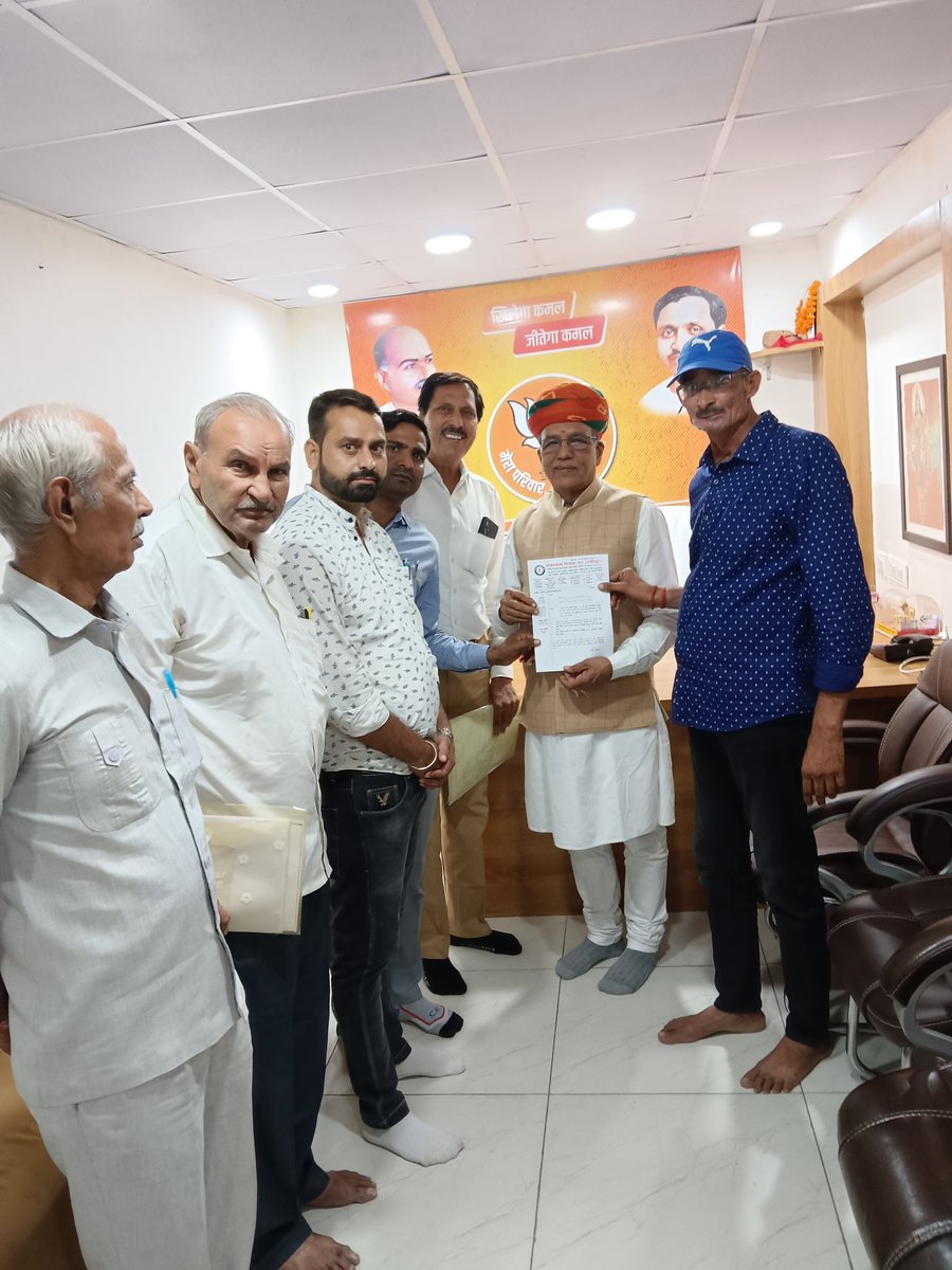 ChandrabhanJaa5's tweet photo. *आज राजस्थान शिक्षक संघ एकीकृत ने भाजपा कार्यालय में तृतीय श्रेणी शिक्षक स्थानांतरण की मांग को लेकर भाजपा के चुनावी घोषणा पत्र में जुड़वाने के लिए बीजेपी के प्रदेश अध्यक्ष श्री सी पी जोशी, अर्जनलाल मेघवाल, नारायण पंचारिया, भजनलाल शर्मा @ https://t.co/bCAUb3ccDu