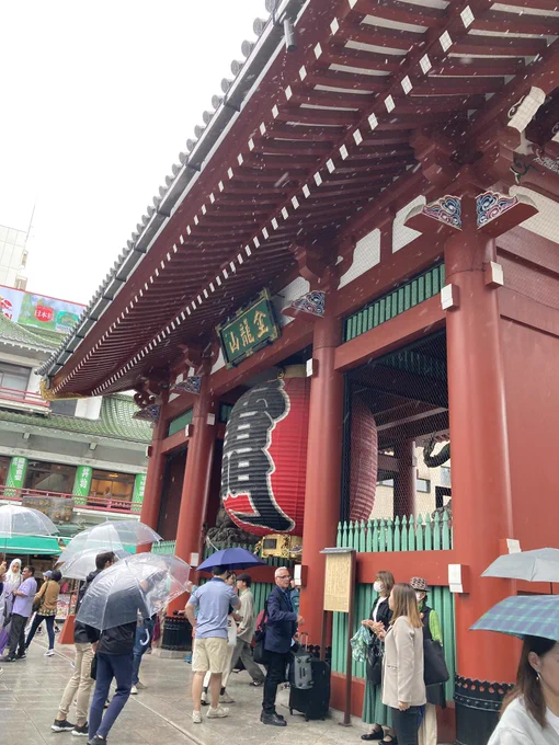 オカオカ本舗に行ってサインしてきました。色紙とコミックスをお待ちの皆様、今暫くお待ちください!御茶漬海苔先生とブリトニーさんにも会ってきました! 