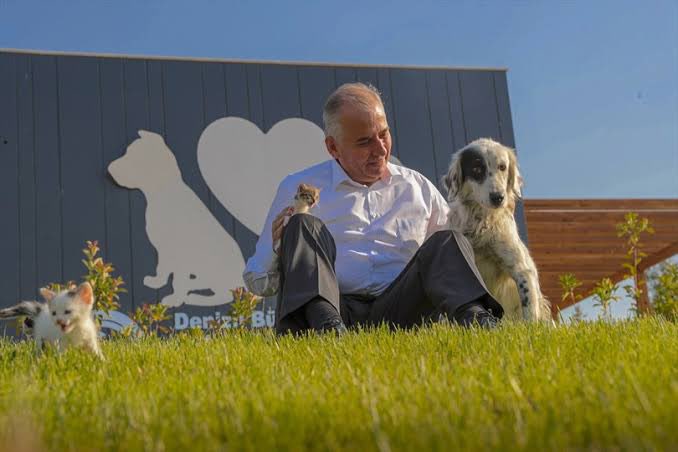 Patili dostlarımızın iyi ve sağlıklı koşullarda yaşamlarını sürdürebilmeleri için her zaman onların yanındayız. 🐶🐱

4 Ekim Dünya Hayvanları Koruma Günü Kutlu Olsun.☺️

<a href="/osmanzolan/">Osman ZOLAN 🇹🇷</a> 
<a href="/avalidegirmenci/">Ali Değirmenci</a> 
@denizlibld