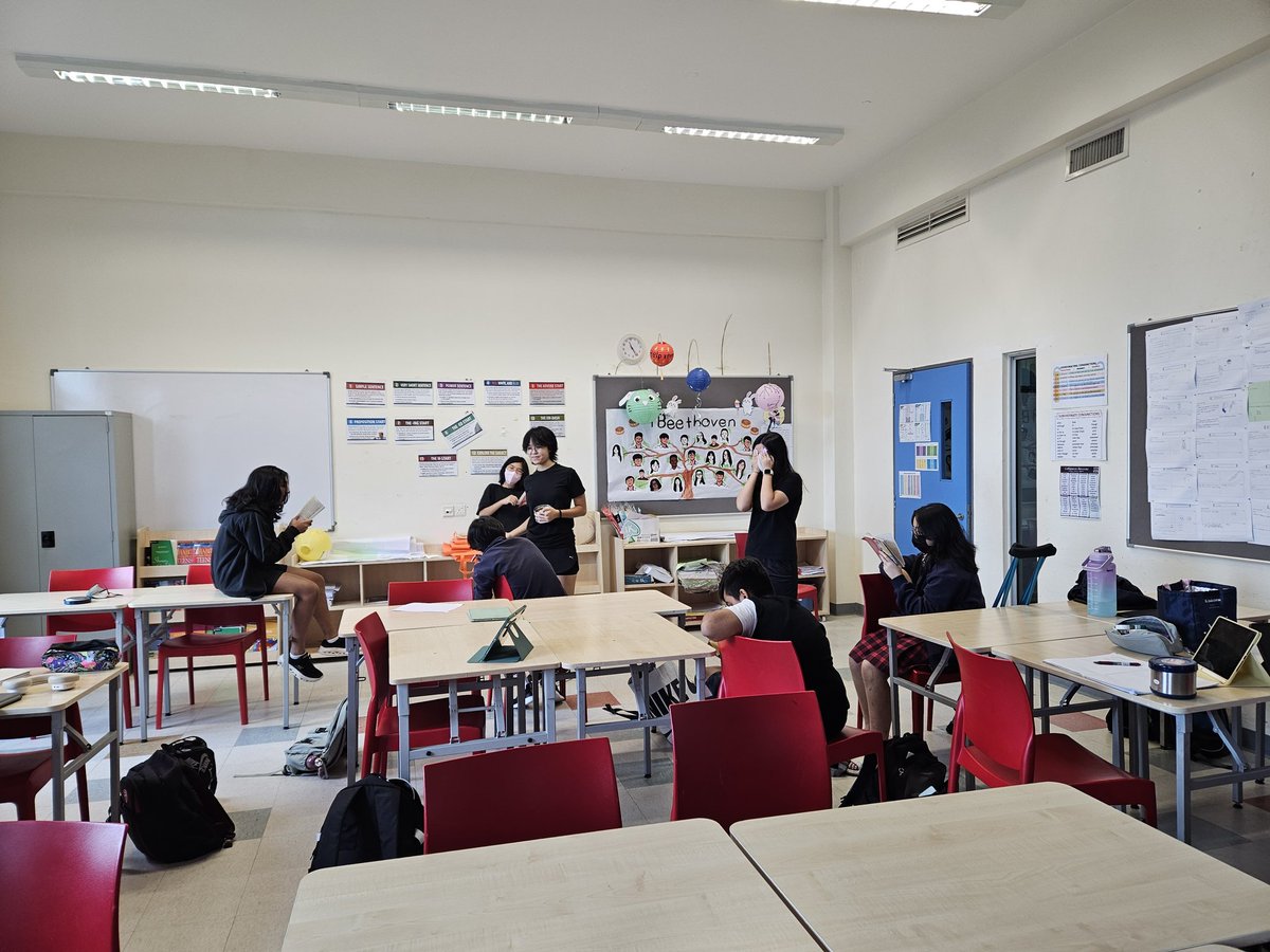 LydiaShamini's tweet photo. Drama this week saw year 9s looking  at how to match voice with gestures and expressions. Working in pairs where 1 did the voice, the other had to match the voice with action. Great way to collaborate and be creative. #masteries # HIS_Learning https://t.co/2zZ4D577Fx