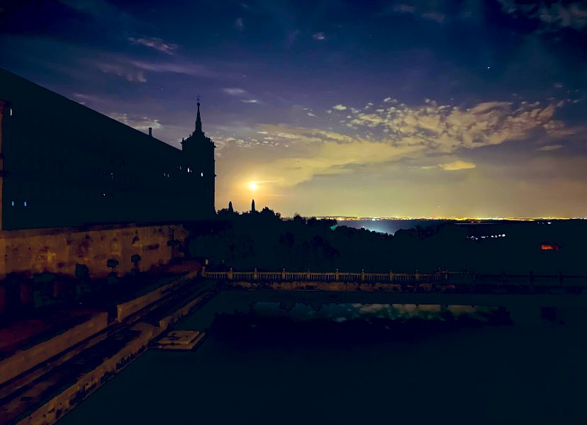 Insistir donde no hay tiempo , es insistir donde no hay ilusión .
Las ganas buscan el tiempo 
La pereza las excusas 
#BuenosDiasATodos #Miercoles