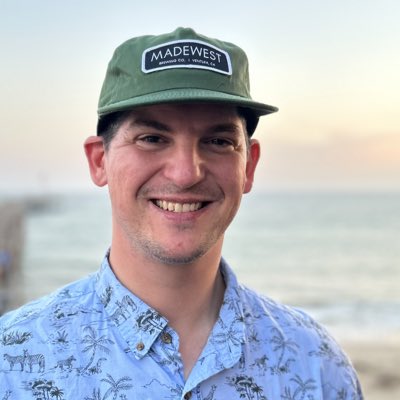 #NewProfilePic after a year of being gone, I’m back on Twitt… uhhhh. What is this?

Let’s talk hockey! <a href="/ForeverMightyFM/">Forever Mighty</a>