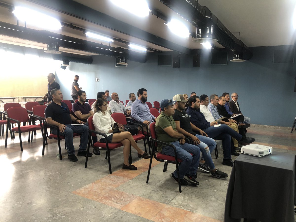 En reunión <a href="/enrikeduenas068/">enrique duenas</a> y <a href="/MonrazDiego/">Diego Ⓜ️</a> se inicio exitosamente la socialización del proceso de regularización de grúas en Jalisco, se va a estar informando los detalles en los espacios de la <a href="/TransporteJal/">Secretaría de Transporte Jalisco</a>