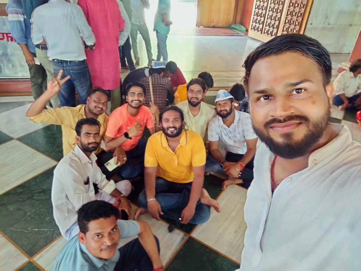 VipinPatel_'s tweet photo. हे मैया हम तेरे दरबार में आए थे अर्जी लगाके आए है, मामा जी से हमे जल्द से जल्द नियुक्ति दिला दे 🙏।।
हम सभी चयनित हमेशा से ही सत्य के साथ रहे है और आज भी है अगर कोई गलत तरीके से पास हुआ भी है तो मामा जी उसे पकड़ कर कढ़ी से कढ़ी सजा दो लेकिन हमारी व्यथा समझो और हमे नियुक्ति दो🙏। https://t.co/3I3BV7h6fZ