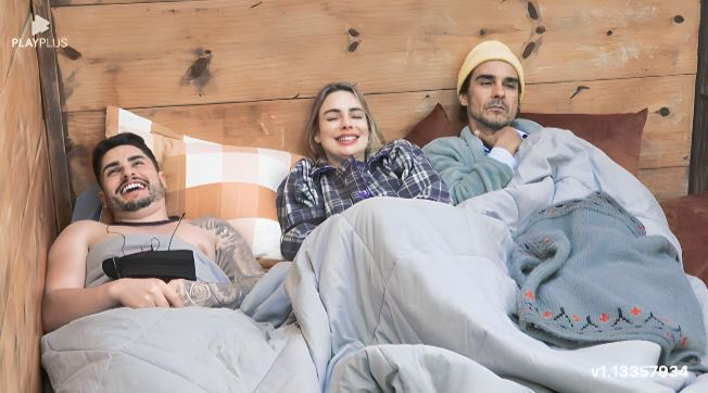 RachelSherazade's tweet photo. A AMIZADE DE MILHÕES! 🥰
Rachel em uma conversa super descontraída com os seus aliados, @euandreator e @lucassouzaofl.

Estão acompanhando?

#TeamRachel | #AFazenda | #AFazenda15 https://t.co/01IRydCROS