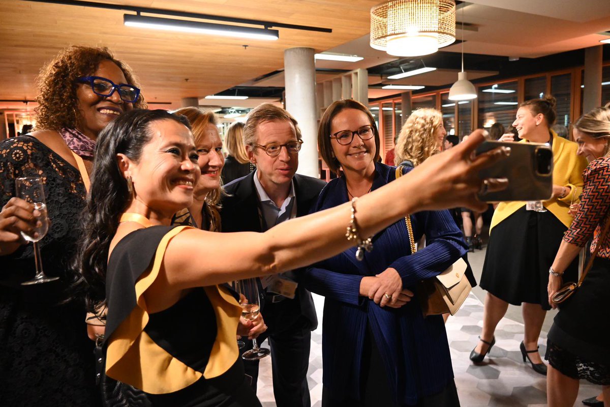 Yuriko_Backes's tweet photo. I greatly enjoyed meeting so many fantastic women at @PwC_Luxembourg’s #ConnectedWomen event last night. Thank you for the positive energy‼️
Let’s stop trying to make women fit for the world, let’s make the world fit for women 😉 https://t.co/HHD0Exb7sq