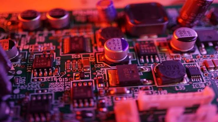 IndianTechGuide's tweet photo. 🚨 Major investment into Bengaluru.

Texas based Krypton Solutions is likely to invest $100 million to set up a Printed Circuit Board fabrication unit in Bommasandra, Bengaluru. https://t.co/U8cwQ4ee4Q