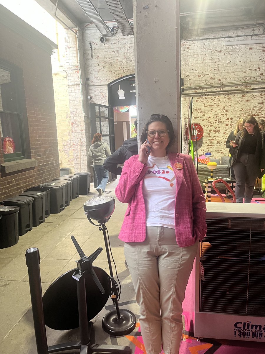 kelly thomas (@kelsytomo) on Twitter photo Me on the blower talking to family about the referendum. I’m a #YES (did my shirt and badge give it away?) #yes23 #millioncallsforyes Me on the blower talking to family about the referendum. I’m a #YES (did my shirt and badge give it away?) #yes23 #millioncallsforyes