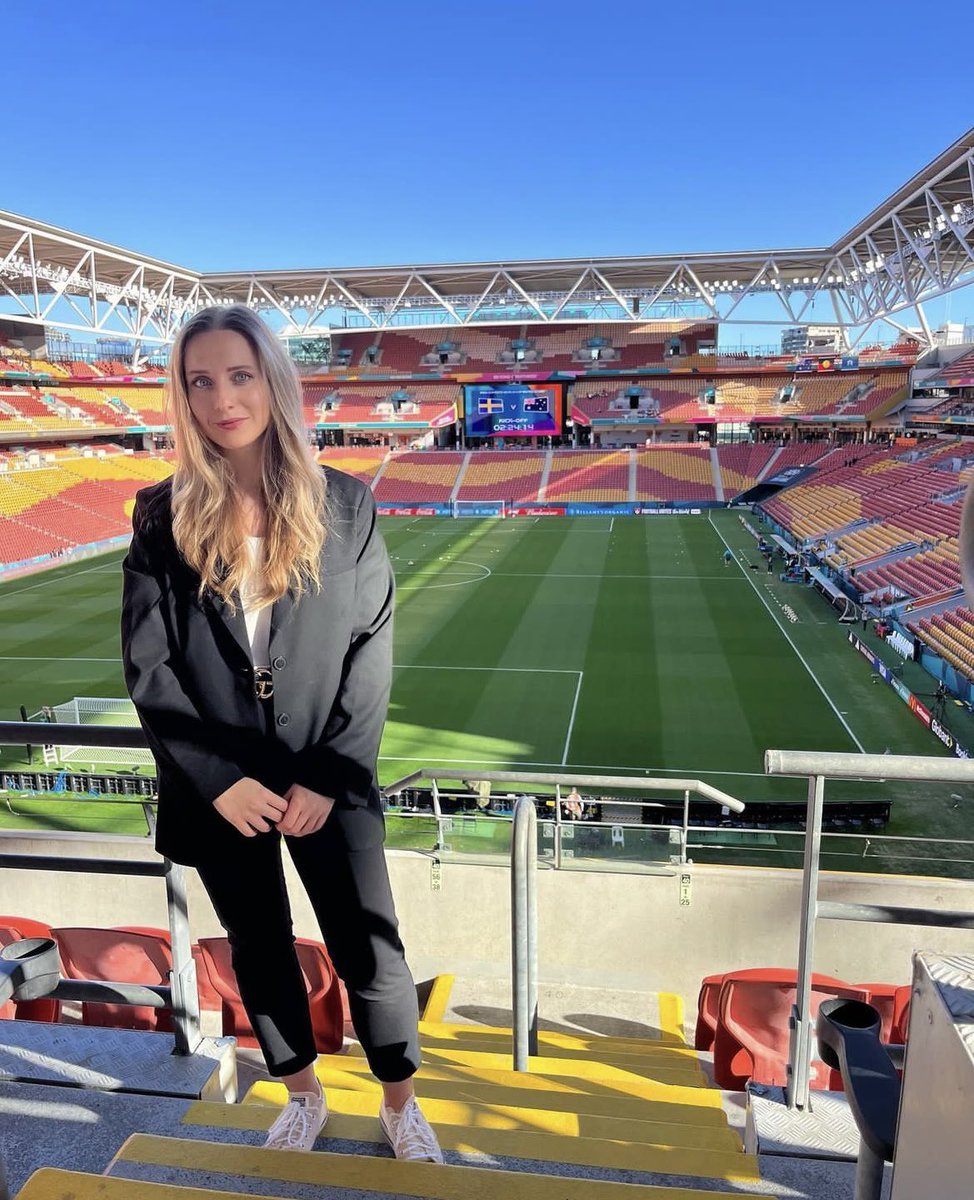 🇬🇧 LONDON CALLING! 🇬🇧
Den här veckan gästas Elin möter av sportjournalisten Frida Fagerlund!
Varför fotboll?
Varför Premier League?
Varför England?
Främsta intrycken från sommarens fotbolls-VM?
Och varför blev hon sportjournalist?
Allt det och mer i veckans Elin möter!
