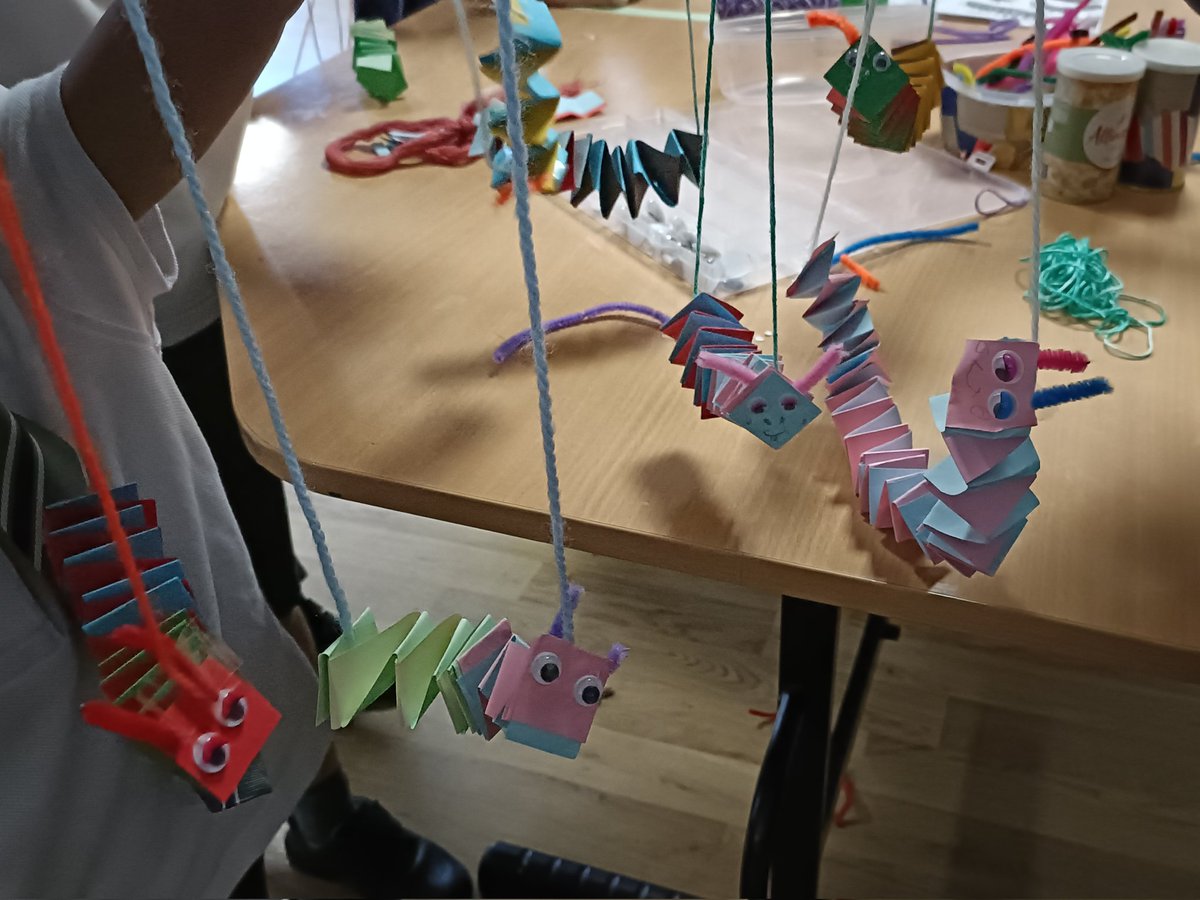 GrosvenorParkA's tweet photo. Capella's crafty caterpillar creations 🐛💜 
#lotsoffun
#AfterSchoolClub 
#craftycrations
#papercraft https://t.co/NgCp5R69sb
