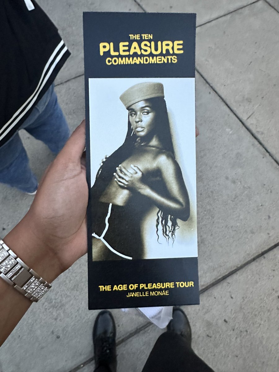 Electric Relaxation⚡️🧘🏾♀️ tweet media