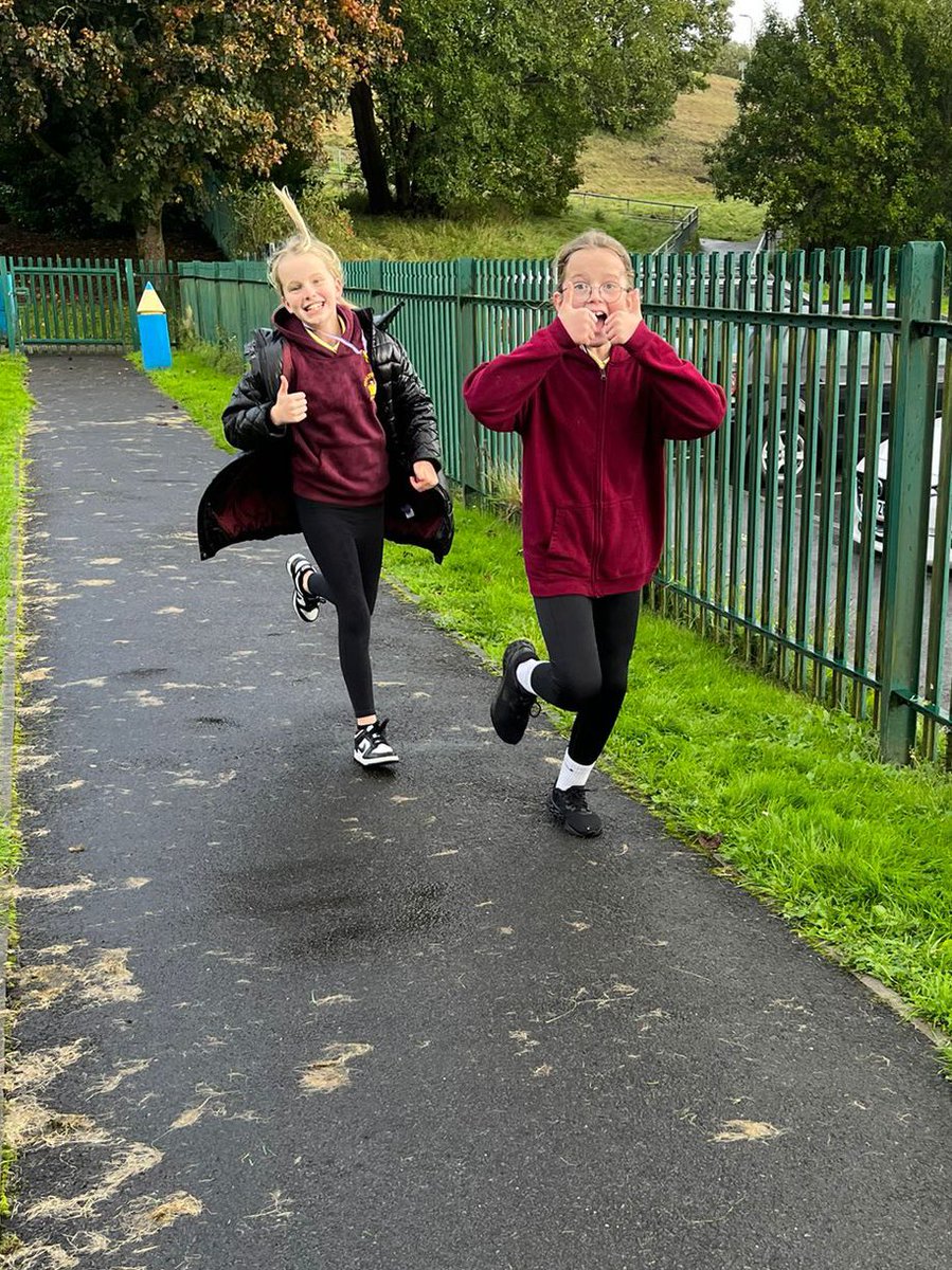 Illtyds_RC's tweet photo. A little drop of rain didn’t stop our #FamilyRunningClub having lots of fun!
Remember this club is open to all our families so come along and get yourself fit🏃‍♀️  
#BCARunningClub #KeepFitKeepHealthy #article29 #childrights #rightsrespecting @childcomwales @BhhsPE #YoungAthletes https://t.co/NO5Rtp86yt