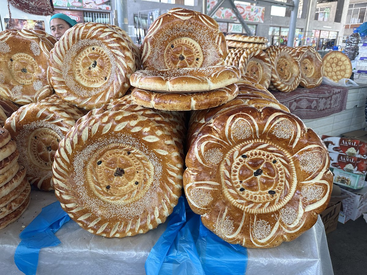 Navbahor's tweet photo. Uzbekistan: Ferghana bread. Don’t ask me which region’s is my favorite. All I can say: You can’t have enough of it. Around 50 cents per loaf here in Rishton. https://t.co/tC5wbfyVhN