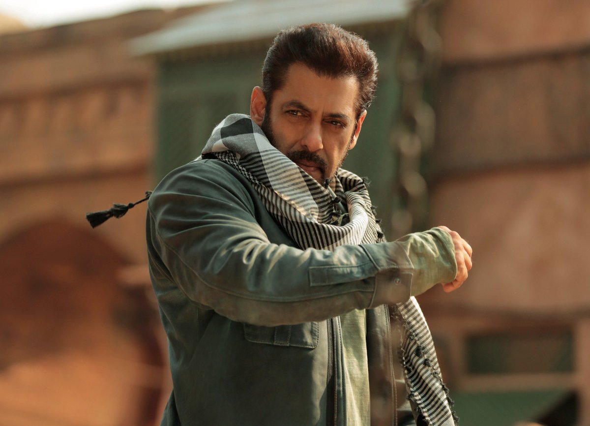 taran_adarsh's tweet photo. ‘TIGER 3’ TRAILER ON 16 OCT, MONDAY… ARE YOU READY???
#Tiger3 #SalmanKhan #KatrinaKaif #YRFSpyUniverse #ManeeshSharma #Diwali2023 https://t.co/rLCQXOPiIc