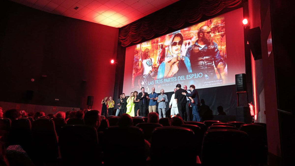 Puede que anoche vieseis una noche cualquiera, pero los que estuvimos en <a href="/palacioprensa/">Palacio de la Prensa</a> viendo #Lastr3spartesdelesp3jo vivimos una noche única. Menudo debut de <a href="/LeviStar/">Leví Star</a> y de <a href="/LibersonicA/">LibersónicA producciones</a> peliculón. Pronto más en <a href="/rockcultureweb/">Rock Culture</a>