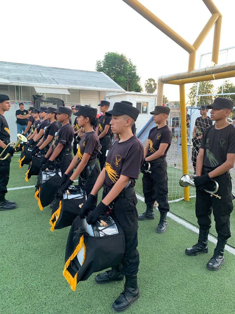 "Vive a espaldas de la historia quien se niega a forjar su carácter para luchar por su sociedad" 

Un par de fotos de la participación de Escolta de Bandera y Banda de Guerra del Club Cívico Rescate Juvenil en el Aniversario de <a href="/AmoryConviccion/">Amor y Convicción AC</a> <a href="/Tato_NK/">TATO Balderrama</a>