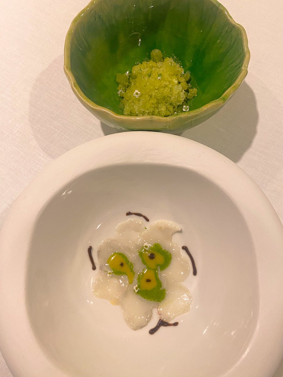 corviniano's tweet photo. 🍽 Il Bocconcino - Adeje - Hotel Royal Hideaway Corales Resort  

👨‍🍳 Niki Pavanelli 
👨‍🍳 Donato Pisani 
👩‍🍳 Paula Salvucci D’Angelo

➡️ Calamaro - Carpaccio de calamar, ajo negro y maracuya.🔝🔝🔝

#gastronomia #restaurantestenerife
#fooditaly #italianfood #cucinaitaliana https://t.co/PHdVFlFFr7