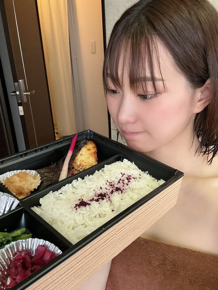 今日のエロ撮影のお弁当、美味しいお魚 https://t.co/FkSH8OV7ft