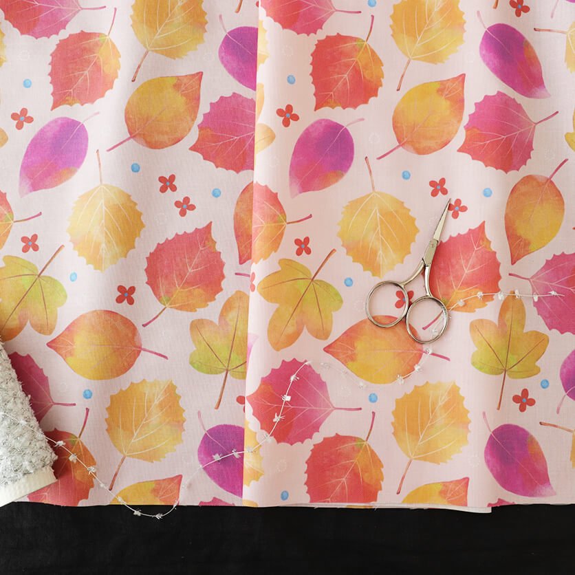 cocoyorodesign's tweet photo. nunocoto fabricさんからcocoyoroの新柄が発売されました🍁

紅葉の季節の秋の散歩道をイメージした葉っぱ柄です🌿
4色展開です♫
https://t.co/x5vpnvBdjQ https://t.co/1dw8bmzN8s