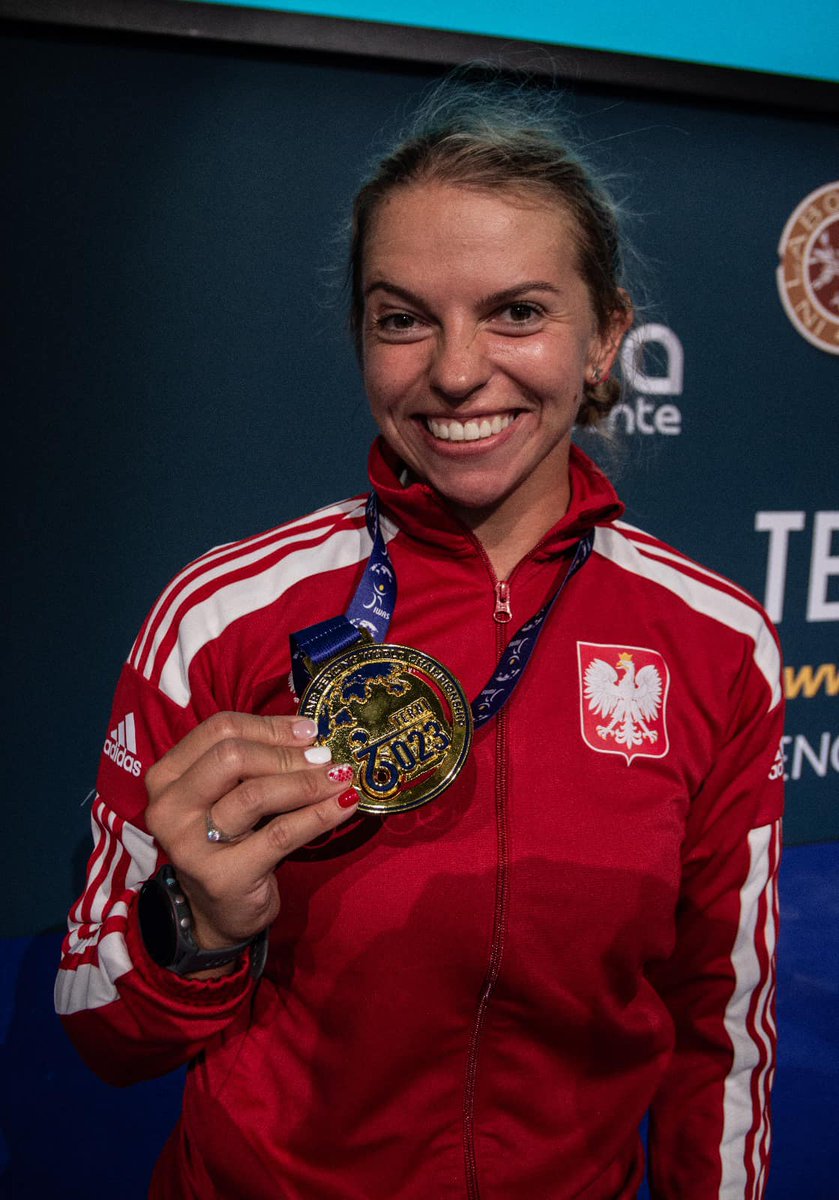 Polski Komitet Paralimpijski (@paralympic_pl) on Twitter photo 🥇 Kinga Dróżdż MISTRZYNIĄ ŚWIATA!
Na odbywających się we włoskim Terni Mistrzostwach Świata w szermierce na wózkach, nasza reprezentantka pokonała w finale zawodniczkę z Chin, Xufeng Zou, wynikiem 15:7.
#KibicujemyParalimpijczykom
<a href="/SPORT_GOV_PL/">Ministerstwo Sportu i Turystyki</a> <a href="/funduszpfron/">PFRON</a> <a href="/Polsport/">Michał Pol</a> 🥇 Kinga Dróżdż MISTRZYNIĄ ŚWIATA!
Na odbywających się we włoskim Terni Mistrzostwach Świata w szermierce na wózkach, nasza reprezentantka pokonała w finale zawodniczkę z Chin, Xufeng Zou, wynikiem 15:7.
#KibicujemyParalimpijczykom
<a href="/SPORT_GOV_PL/">Ministerstwo Sportu i Turystyki</a> <a href="/funduszpfron/">PFRON</a> <a href="/Polsport/">Michał Pol</a>