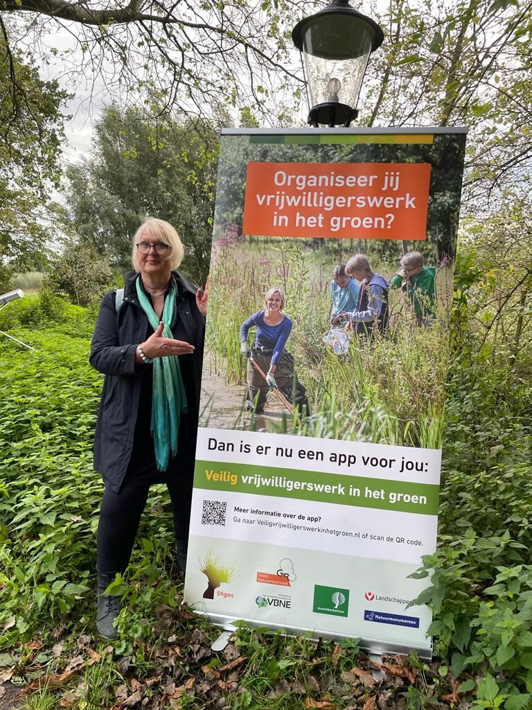 Afgelopen vrijdag 29 september was de Beheerdersdag. Dé ontmoetingsdag voor iedereen die werkt in bos, natuur en landschap. Mirjam de Groot, onze sectorspecialist Bos en natuur, vroeg aandacht voor de app Veilig vrijwilligerswerk in het groen: bit.ly/46rWWSM.