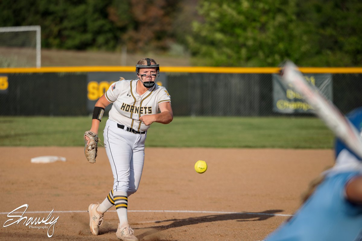 ShawleyPhoto's tweet image. I was back in Fulton tonight for Softball! @HornetsFulton win against Boonville in dominating fashion 16-4. After the game we celebrated our Seniors. #fultonproud 

Check out all of tonight's photos and download your free senior night photo here: shawleyphoto.gallery/p136853666