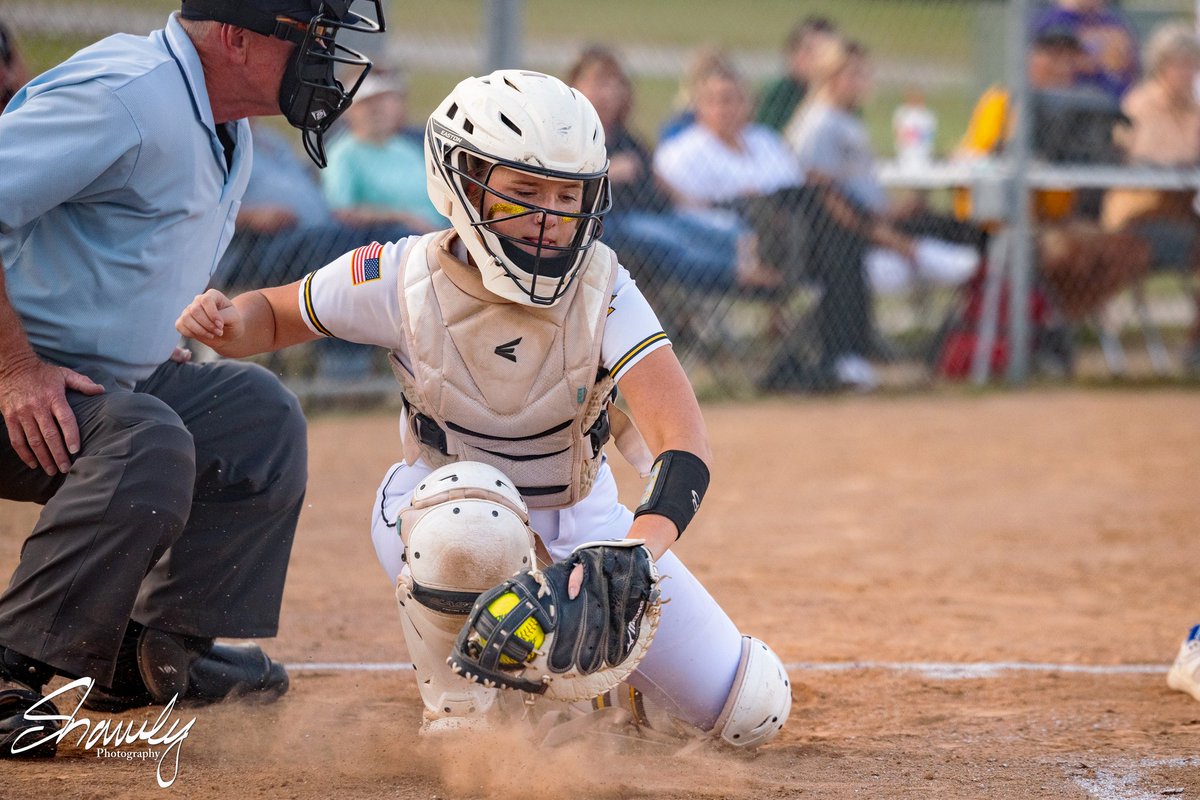 ShawleyPhoto's tweet image. I was back in Fulton tonight for Softball! @HornetsFulton win against Boonville in dominating fashion 16-4. After the game we celebrated our Seniors. #fultonproud 

Check out all of tonight's photos and download your free senior night photo here: shawleyphoto.gallery/p136853666