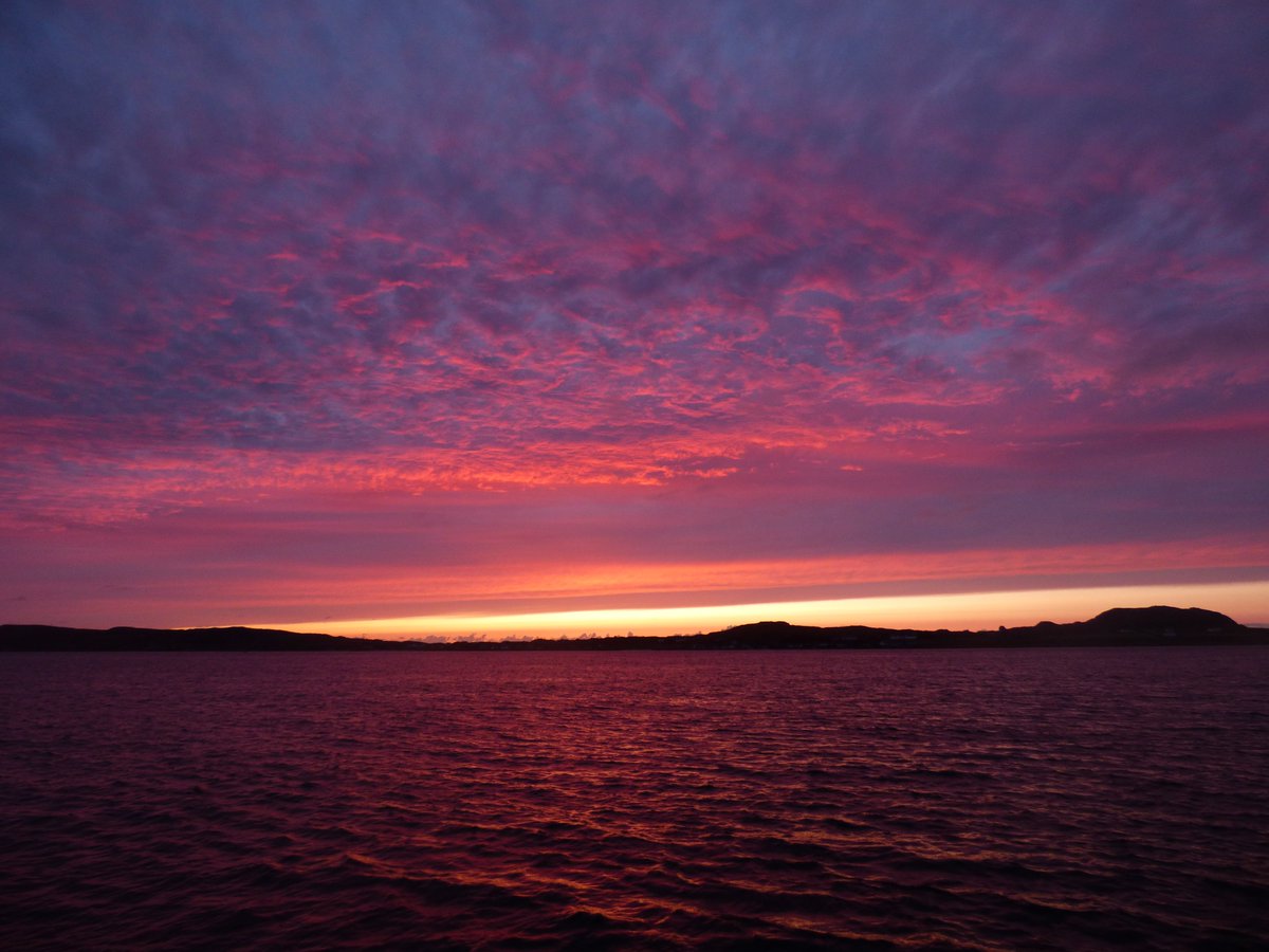 EdgeofMull's tweet photo. Sunset over the Sound of Iona a couple of weeks back. https://t.co/6nztEMCZJX