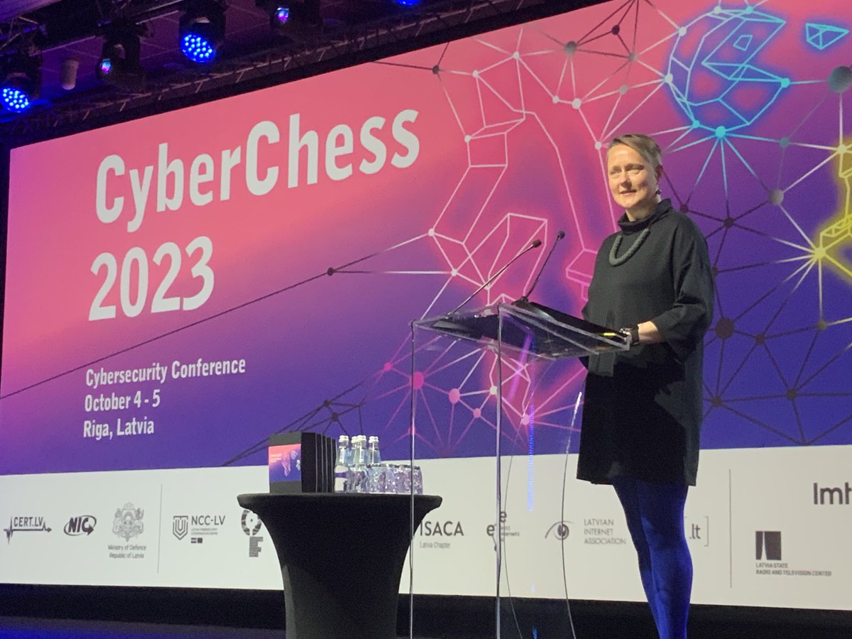 Dion Hinchcliffe tweet media