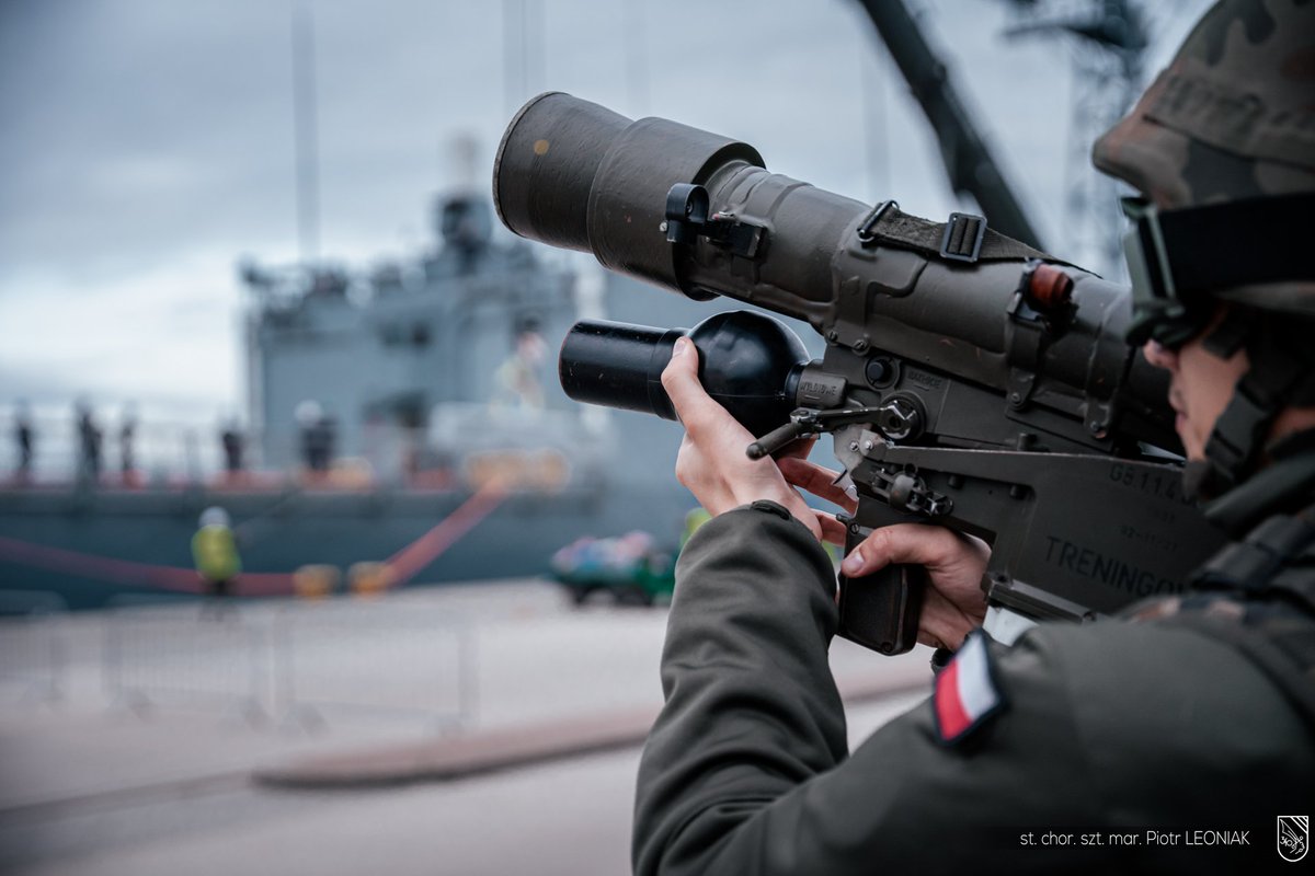 MarWojRP's tweet image. Jak osłona przeciwlotnicza załadunku uzbrojenia to tylko w wykonaniu 9 dywizjonu przeciwlotniczego ⚓🚀
#9dplot #3fo #PolishNavy #Navy

📸 st. chor. sztab. mar. Piotr Leoniak
@DGeneralneRSZ @DowOperSZ @MON_GOV_PL @SztabGenWP