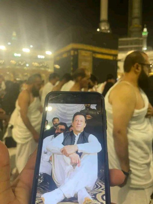 begreen909's tweet photo. اجتماعی دعا    اللہ تعالی عمران خان کو لمبی زندگی دے اور خان کو جیل میں اپنی حفظ و امان میں رکھے ۔ اے اللہ ہمارے لیڈر کو ان شیطانوں کی شر سے بچا کر رکھنا 
.
  آمین ضرور لکھیں.!
#ImranKhanPTI #HappyBirthdayImranKhan #earthquake #MahiraKhan #ShadabKhan #BlueWorldCity #PAKvsAUS https://t.co/c7EFdZFIt6