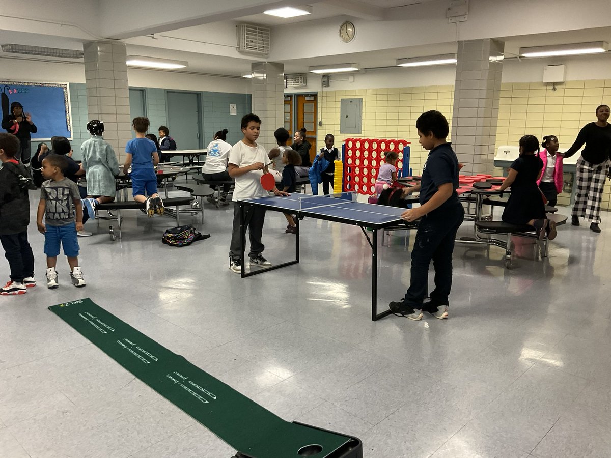 best_esha's tweet photo. Yesterday @PS140XEagle The Parent Association Hosted Family Game Night And It Was A Success ❤️I Really Like The Concept Of Us Engaging More With The Parents &amp; Family 3 Times A Month 🙌🏾 It’s Giving Us A Better Connection… @D8Connect @NYCSchools @jen_joynt @DBlackburnFH https://t.co/3jxr3BqDWn