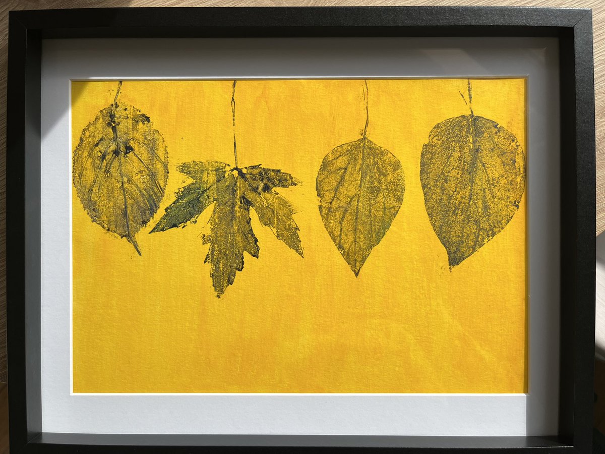 AfsarJia's tweet image. Documenting local nature can be a great way to connect with your neighbourhood context. These imprints were inspired by natures transience and made from fallen leaves gathered on my lunchtime park walks… #observenature #15minutecity #naturalenvironments #wellbeing